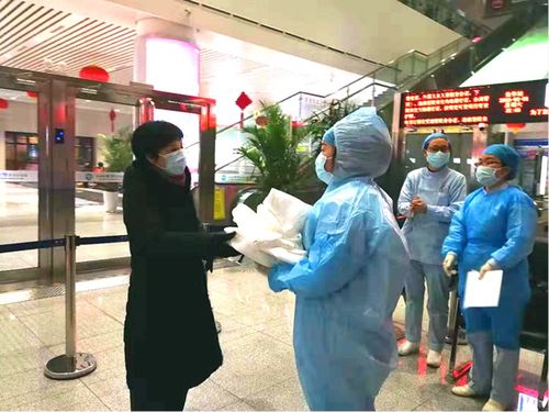 白衣执甲守“铁门”——焦作四院护士的抗疫请缨与防护坚守