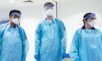 防护服短缺下的无奈之举 英国医护人员或需以塑料围裙替代专业防护